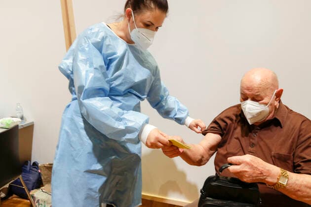 AUT, 2021-03-11; FEATURE COVID GESUNDHEIT - GROSSANGELEGTE IMPFAKTION MIT BIONTECH-PFIZER IM BEZIRK SCHWAZ: ;