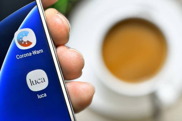 Corona-Warn App und Luca App auf einem Handy