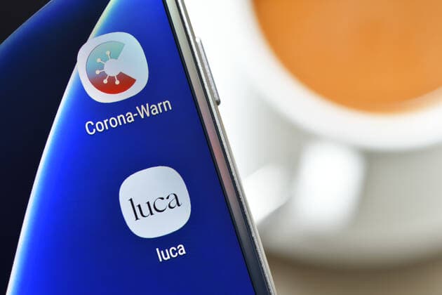 News Bilder des Tages Corona-Warn App und Luca App auf einem Handy