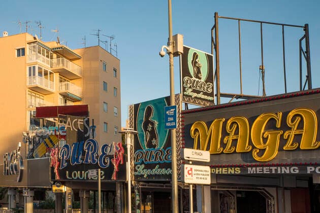 January 29, 2021, Magaluf, Mallorca, Spain: Closed bars during the second lockdown in Magaluf in Mallorca. Magaluf Spain - ZUMAm210 20210129_ztp_m210_010 Copyright: xJohn-PatrickxMorarescux
