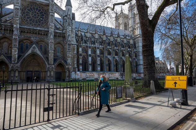 (210312) -- LONDON, March 12, 2021 -- Photo taken on March 11, 2021 shows a woman walking past the COVID-19 Vaccination Centre in Westminster Abbey in London, Britain. Vaccination centres have opened at Westminster Abbey and Science Museum, according to NHS (National Health Service). (Photo by Xinhua) BRITAIN-LONDON-COVID-19-VACCINATION CENTRES RayxTang 