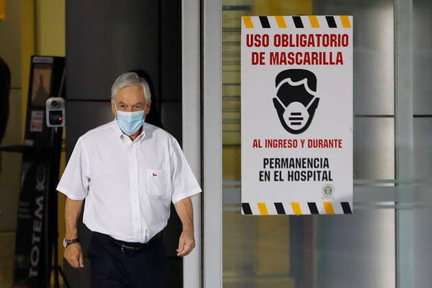 Santiago, March 12, 2021 The President of the Republic, Sebastian Pinera, receives second dose of vaccine against Covid 19 Dragomir Yankovic Aton Chile, Santiago Chile Aton Chile Aton 494361  Copyright: DRAGOMIRxYANKOVIC ATONxCHILE