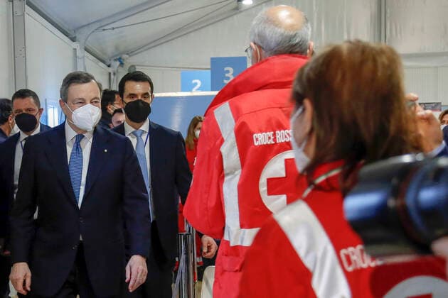 The Prime Minister visits the anti covid - 19 vaccine center in Fiumicino in the photo Mario Draghi Editorial Usage Only  Copyright: xSTEFANOxCAROFEIx xPOOLxZUCCHIx xIPAx