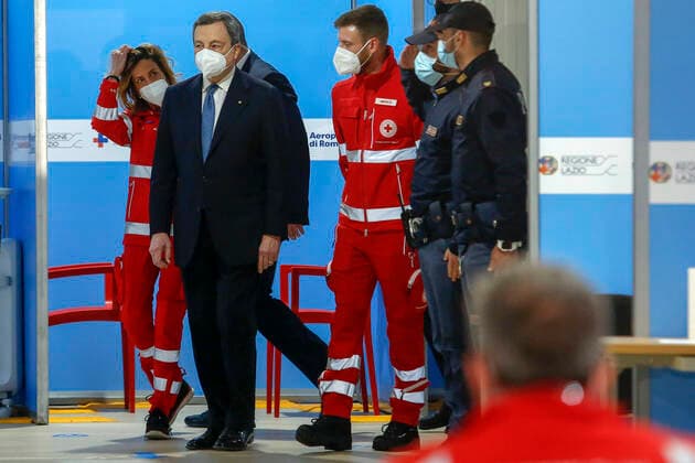 The Prime Minister visits the anti covid - 19 vaccine center in Fiumicino in the photo Mario Draghi Editorial Usage Only  Copyright: xSTEFANOxCAROFEIx xPOOLxZUCCHIx xIPAx