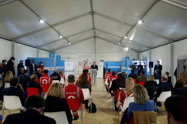 The Italian premier Mario Draghi visits the vaccination center of Fiumicino. Rome (Italy), March 12th 2021 Photo Samantha Zucchi Insidefoto SamanthaxZucchi