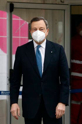The Italian premier Mario Draghi visits the vaccination center of Fiumicino. Rome (Italy), March 12th 2021 Photo Samantha Zucchi Insidefoto SamanthaxZucchi