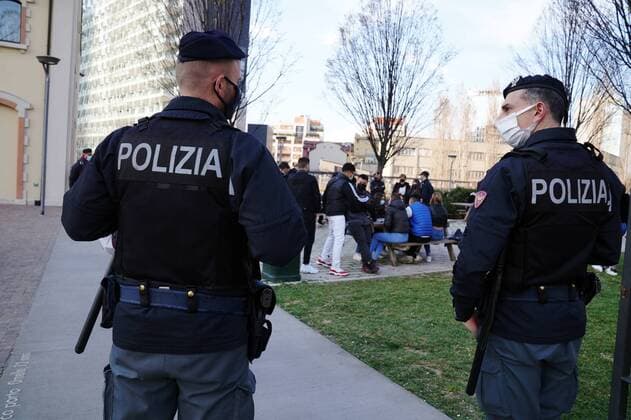 Milan, Last days of a dark or reinforced orange zone, before passing to the red zone for Covid infections in the Lombardy region, in the photo Police checks the Bam library of trees park Editorial Usage Only  Copyright: xDuilioxPiaggesix xIPAx