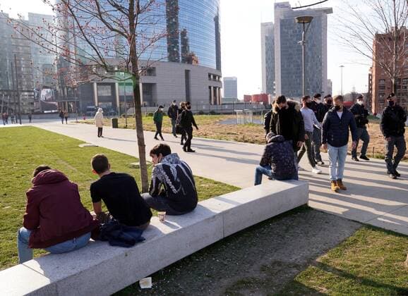 Milan, Last days of a dark or reinforced orange zone, before passing to the red zone for Covid infections in the Lombardy region, in the photo Police checks the Bam library of trees park Editorial Usage Only  Copyright: xDuilioxPiaggesix xIPAx
