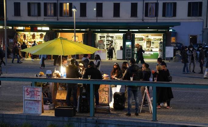 Milan, Last days for the takeaway aperitif to be in the dark or reinforced orange zone, before moving to the red zone for Covid infections in the Lombardy region, in the photo people on the Naviglio Grande and Darsena Editorial Usage Only  Copyright: xDuilioxPiaggesix xIPAx