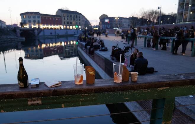 Milan, Last days for the takeaway aperitif to be in the dark or reinforced orange zone, before moving to the red zone for Covid infections in the Lombardy region, in the photo people on the Naviglio Grande and Darsena Editorial Usage Only  Copyright: xDuilioxPiaggesix xIPAx