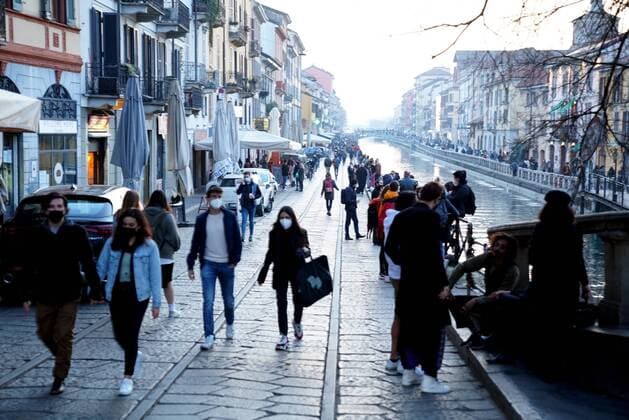 Milan, Last days for the takeaway aperitif to be in the dark or reinforced orange zone, before moving to the red zone for Covid infections in the Lombardy region, in the photo people on the Naviglio Grande and Darsena Editorial Usage Only  Copyright: xDuilioxPiaggesix xIPAx