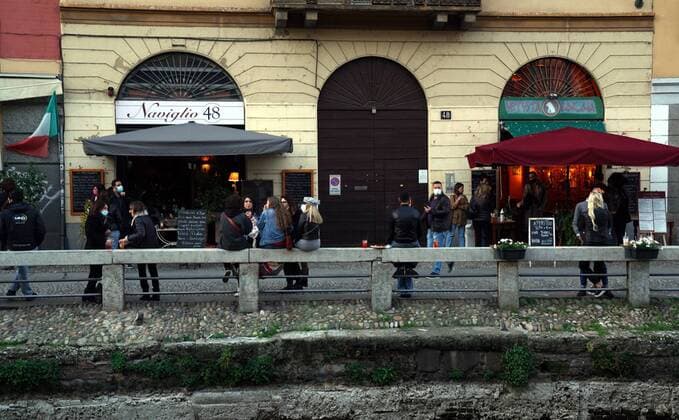 Milan, Last days for the takeaway aperitif to be in the dark or reinforced orange zone, before moving to the red zone for Covid infections in the Lombardy region, in the photo people on the Naviglio Grande and Darsena Editorial Usage Only  Copyright: xDuilioxPiaggesix xIPAx