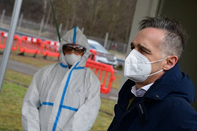 Bundesaußenminister Heiko Maas (SPD) besucht am Freitag (12.3.2021) das Corona-Testzentrum auf dem Gelände des Bergwerks Saar in Ensdorf.