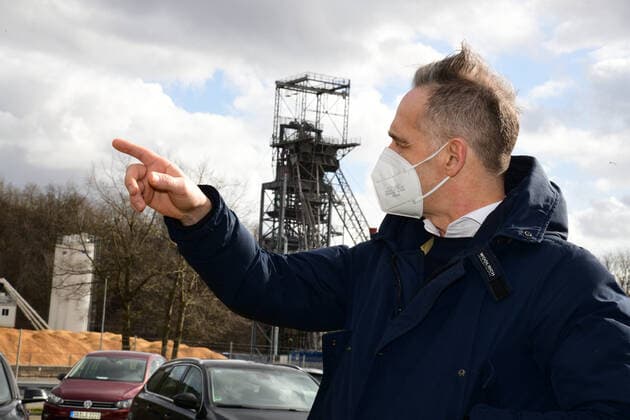 Bundesaußenminister Heiko Maas (SPD) besucht am Freitag (12.3.2021) das Corona-Testzentrum auf dem Gelände des Bergwerks Saar in Ensdorf.