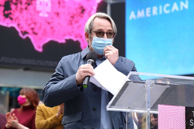 Bilder des Jahres 2021, Entertainment 03 März Entertainment Themen der Woche KW10 Entertainment Bilder des Tages NEW YORK, NY- MARCH 12: Matthew Broderick participating in We Will Be Back, presented by Broadway Cares Equity Fights AIDS, NYCNext, and the Times Square Alliance, held in Duffy Square, on March 12, 2021, in New York City. Copyright: xJosephxMarzullox