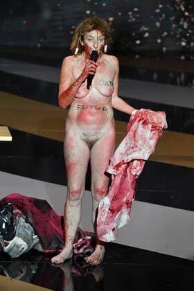 Performance de Corinne Masiero se mettant nue sur scene CELEBRITES : 46e Ceremonie des Cesar 2021 - Paris - 12 03 2021 Dominiquecharriau Pool PANORAMIC 