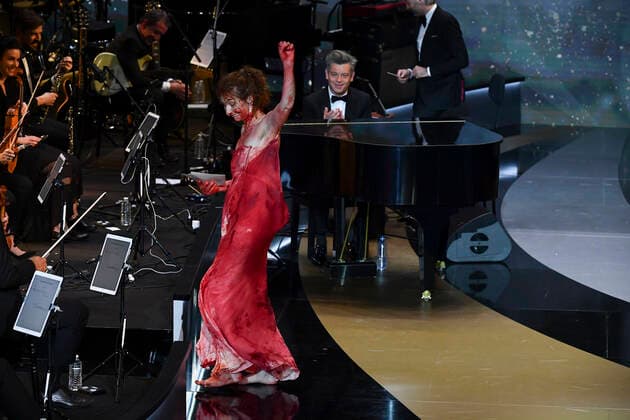 Performance de Corinne Masiero se mettant nue sur scene CELEBRITES : 46e Ceremonie des Cesar 2021 - Paris - 12 03 2021 Dominiquecharriau Pool PANORAMIC 
