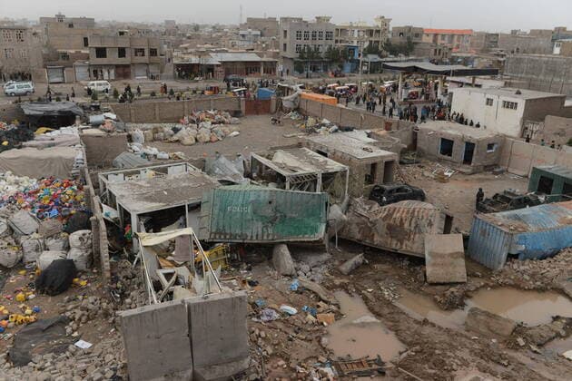 Bilder des Jahres 2021, News 03 März News Themen der Woche KW10 News Bilder des Tages (210313) -- HERAT, March 13, 2021 -- Photo taken on March 13, 2021 shows the blast site of a car bomb in Herat city, Afghanistan. Eight people including seven civilians lost lives and 54 others sustained injuries due to a car bomb that went off in Herat city, the capital of western Herat province, on Friday, an official confirmed Saturday. (Photo by Xinhua) AFGHANISTAN-HERAT-CAR BOMBING ArifxKarimi 