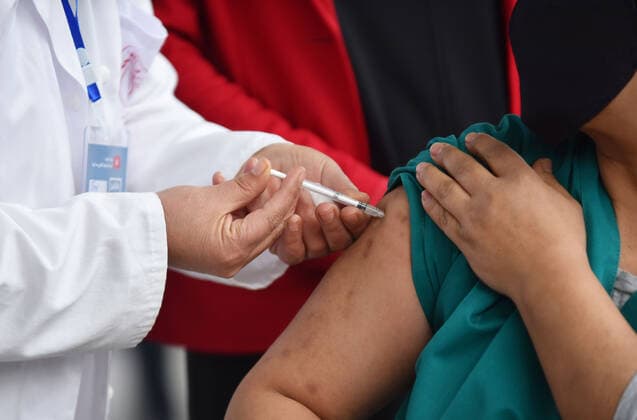 March 13, 2021, Tunis, Tunisia: A Tunisian nurse inoculates a health worker against the covid-19..The Tunisian government says that the aim of this session is to reach 50% of the country s population to vaccinate. The vaccine which is currently being distributed to various stations across the country will first be administered to healthcare workers, teachers and people whose immunity is compromised. Tunis Tunisia - ZUMAs197 20210313_zaa_s197_015 Copyright: xJdidixwassimx