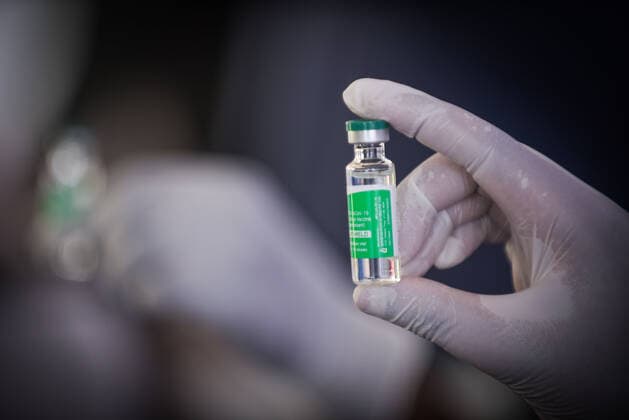 (210313) -- ADDIS ABABA, March 13, 2021 -- A medical worker shows a vial of the COVID-19 vaccine in Addis Ababa, Ethiopia, on March 13, 2021. Ethiopian State Minister of Health Dereje Duguma disclosed on Saturday that the east African country plans to give COVID-19 vaccine jabs to 20 percent of its population by March 2022. Duguma disclosed the plan during a ceremony in Addis Ababa to officially start COVID-19 vaccine jabs in the country. ) ETHIOPIA-ADDIS ABABA-COVID-19 VACCINATION-START MichaelxTewelde 