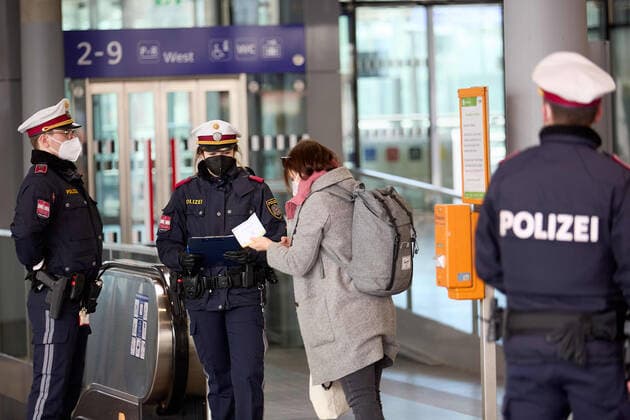 (210314) -- VIENNA NEUSTADT, March 14, 2021 -- Policemen check travelers for negative results of COVID-19 at the main train station in Vienna Neustadt, Austria, March 13, 2021. (Photo by Xinhua) AUSTRIA-VIENNA-COVID-19 GeorgesxSchneider 