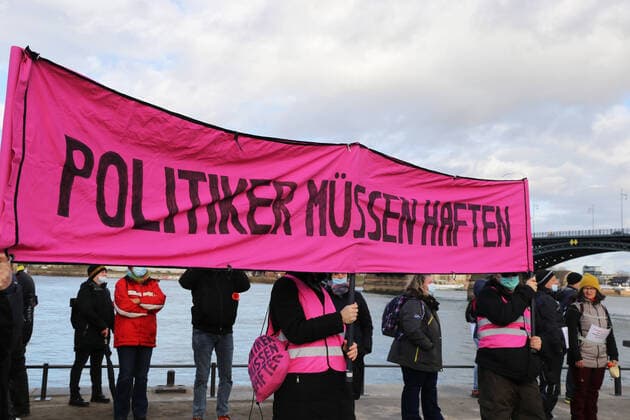 Mainz: Unter dem Motto Ein Jahr Lockdown-Politik es reicht fand eine Demonstration gegen die Coronamaßnahmen statt. Angemeldet wurde diese von Privatpersonen. Die Demonstrationen wurden an diesem Tag in allen Landeshauptstädten abgehalten.