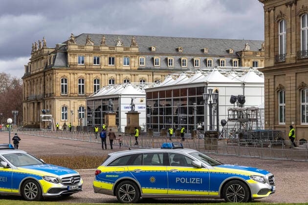 Corona und die Landtagswahl BaWü. Keine Gäste im Haus des Landtags, und trotzdem reicht die Fläche nicht aus, um Politikern und Journalisten ausreichend Abstand zu bieten. Rund um den Landtag ist deshalb eine Zeltstadt entstanden. SWR, ARD und ZDF haben im Ehrenhof des Neue Schlosses ihre Wahlstudios bezogen. 14.03.2021: Deutschland, Baden-Württemberg, Stuttgart.