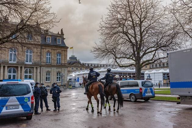 Stuttgart Themenbilder: Landtag von Baden-Wuerttemberg, Stuttgart, 14.03.2021, Themenbilder: Landtag von Baden-Wuerttemberg, Stuttgart, Polizei auf dem Stuttgarter Schlossplatz, ARD und ZDF Studio, 14.03.2021, Copyright: xEIBNER DROFITSCHx EP_ddh