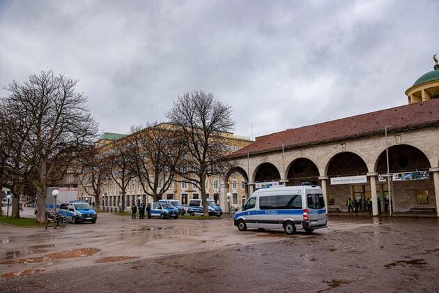 Stuttgart Themenbilder: Landtag von Baden-Wuerttemberg, Stuttgart, 14.03.2021, Themenbilder: Landtag von Baden-Wuerttemberg, Stuttgart, Polizei auf dem Stuttgarter Schlossplatz, ARD und ZDF Studio, 14.03.2021, Copyright: xEIBNER DROFITSCHx EP_ddh