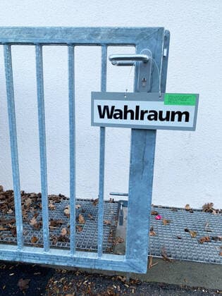 Wahlsonntag, Feature, Wahlraum, Wahlbezirk, Wahlkabine, hier: Landtagswahl Baden-Wuerttemberg, stuttgart feuerbach Hohewartschule Baden-Wuerttemberg Deutschland Copyright: xBEAUTIFULxSPORTS TomxBlochx