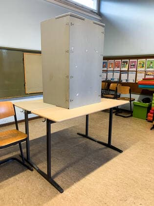 Wahlsonntag, Feature, Wahlraum, Wahlbezirk, Wahlkabine, hier: Landtagswahl Baden-Wuerttemberg, stuttgart feuerbach Hohewartschule Baden-Wuerttemberg Deutschland Copyright: xBEAUTIFULxSPORTS TomxBlochx