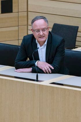 Andreas Stoch bei der Landespressekonferenz am Wahlabend der Landtagswahl in Baden-Württemberg im Landtag. Stuttgart, 14.03.2021 *** Andreas Stoch at the state press conference on the election evening of the state election in Baden Württemberg in the state parliament Stuttgart, 14 03 2021 Foto:xR.xSchmiegeltx xFuturexImage