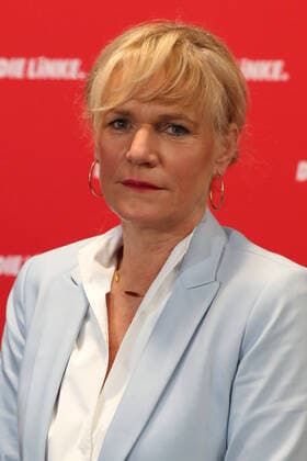Blick am Sonnabend (13.03.2021) in Demmin (Landkreis Mecklenburgische Seenplatte) auf die Landesvertreterversammlung der Partei die Linke. Bei der Veranstaltung waren mehr als 100 Vertreter anwesend. Sie wählten die Kandidaten für die Landtags- und Bundestagswahl im Jahr 2021. Im Bild Simone Oldenburg (MdL) *** View on Saturday 13 03 2021 in Demmin county Mecklenburg Lake District on the state representative meeting of the party the Left At the event, more than 100 representatives were present They elected the candidates for the state parliament and federal elections in 2021 In the picture Simone Oldenburg MdL