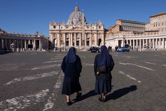 Italy: First day of Red Zone in Rome View of St. Peter s Square on first day with the restrictions of red zone for the fight against the Covid-19 pandemic Rome Italy Copyright: MatteoxNardone
