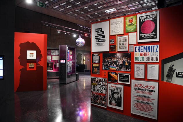 Deutschland, Bonn 15.03.2021 Ausstellung Hits & Hymnen. Klang der Zeitgeschichte im Haus der Geschichte Foto: Blick in die Ausstellung Ausstellung Hits & Hymnen. Klang der Zeitgeschichte im Haus der Geschichte