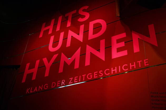 Deutschland, Bonn 15.03.2021 Ausstellung Hits & Hymnen. Klang der Zeitgeschichte im Haus der Geschichte Foto: Eingang zur Ausstellung Ausstellung Hits & Hymnen. Klang der Zeitgeschichte im Haus der Geschichte