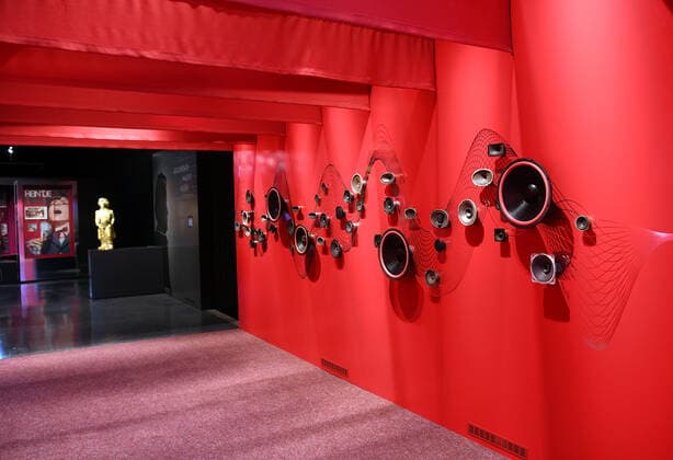 Deutschland, Bonn 15.03.2021 Ausstellung Hits & Hymnen. Klang der Zeitgeschichte im Haus der Geschichte Foto: Eingang zur Ausstellung Ausstellung Hits & Hymnen. Klang der Zeitgeschichte im Haus der Geschichte