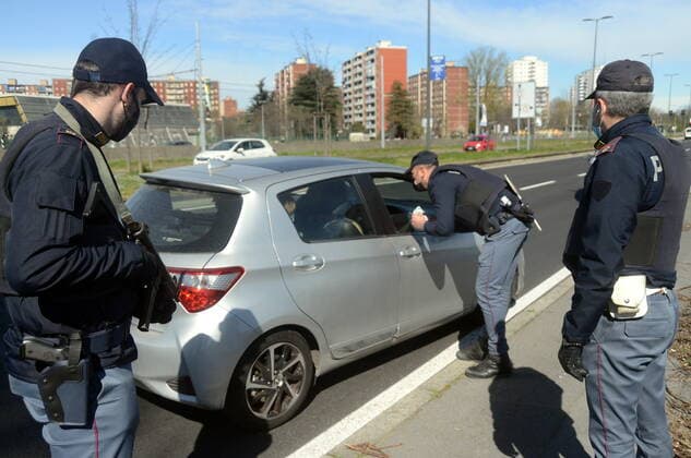Milan, first day of the red zone, checks by the State Police on the mobility of people Editorial Usage Only  Copyright: xMaurizioxMaulex xIPAx