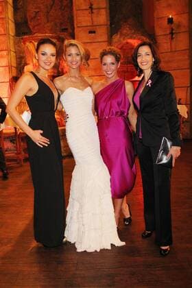 Janina Uhse, Fiona Erdmann und Ulrike Frank und Maria Wedig bei Pink Ribbon Gala Deutschland 2011 Adagio am Potsdamer Platz in Berlin. Pink Gibbon Deutschland ist eine Brustkrebs Sensibilisierungs Kampagne. *** Janina Uhse, Fiona Erdmann and Ulrike Frank and Maria Wedig at Pink Ribbon Gala Germany 2011 Adagio am Potsdamer Platz in Berlin Pink Gibbon Germany is a Breast Cancer Awareness Campaign Copyright: xEventpressxHerrmannx