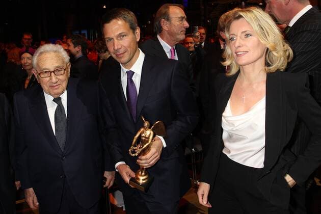 Henry Kissinger, Maria Furtwaengler und Rene Obermann bei Publishers Night 2011 der zwoelften Verleihung der Verleger des VDZ. Hoehepunkt ist die Verleihung der Goldenen Victoria in der Hauptstadtrepraesentanz der Deutschen Telekom. *** Henry Kissinger, Maria Furtwaengler and Rene Obermann at Publishers Night 2011 the twelfth awards ceremony of the VDZ publishers Highlight is the awarding of the Golden Victoria in the capital representative office of Deutsche Telekom Copyright: xEventpressxHerrmannx