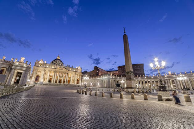 Wildangle of Piazza San Pietro in the night, Città del Vaticano, Roma, Italy, Europe LeonardoMangia REDA&CO 1028_14_LEM0011