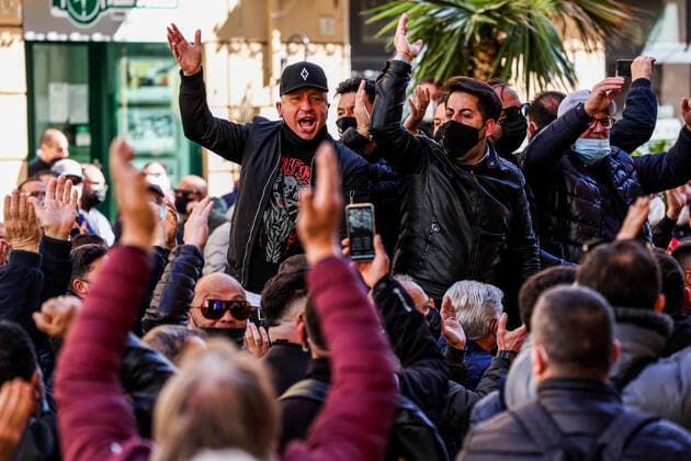 Coronavirus in Italien, Protest gegen Corona-Maßnahmen in Neapel Naples 03 15 2021 - Covid-19 - restrictive measures - protest of markets with road blocks Editorial Usage Only  Copyright: xnapolipressx xIPAx