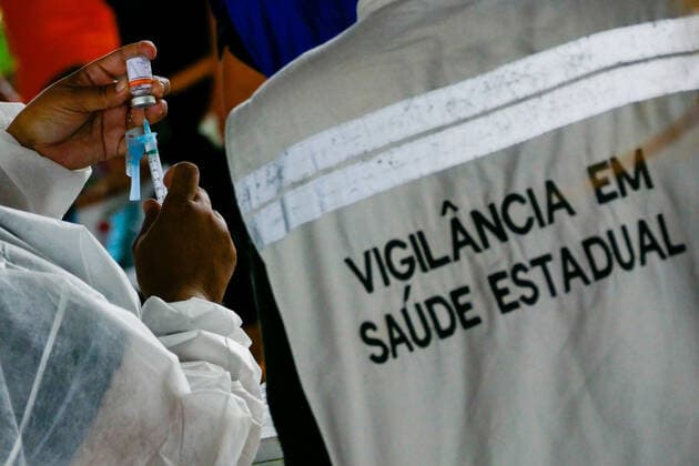 Coronavirus in Brasilien, Impfung von Senioren in Manaus MANAUS, AM - 15.03.2021: IDOSOS DE 62 ANOS SÃO VACINADOS EM MANAUS - Vaccination of the Elderly aged 62 and over in Manaus (AM), against Covid-19, this Monday morning (15), with a traditional service system and a drive-thru system, at the Centro Cultural Peoples of the Amazon. x2042894x  SandroxPereira