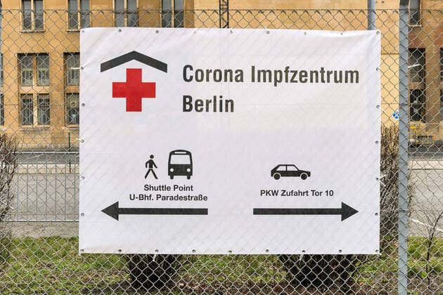15.03.2021,Berlin,Deutschland,GER,Corona-Impfzentrum Flughafen Tempelhof (AstraZeneca)