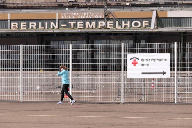 15.03.2021,Berlin,Deutschland,GER,Corona-Impfzentrum Flughafen Tempelhof (AstraZeneca)
