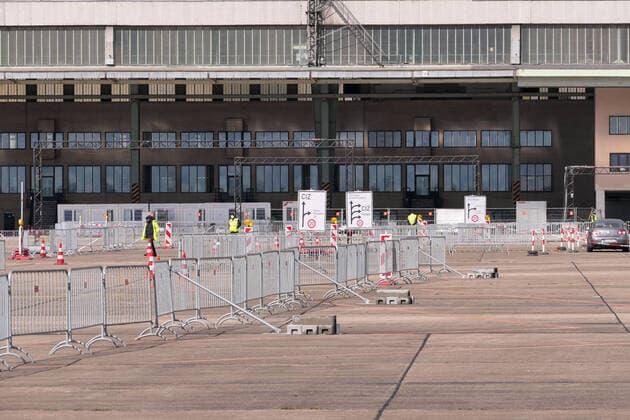 15.03.2021,Berlin,Deutschland,GER,Corona-Impfzentrum Flughafen Tempelhof (AstraZeneca)