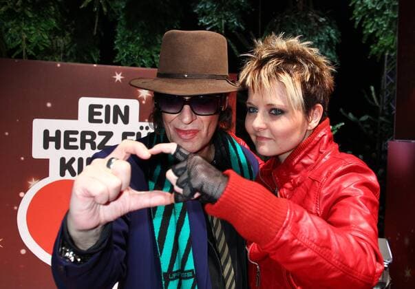 Udo Lindenberg mit LGF Tina Acke bei beim Empfang der Charity Gala - Ein Herz fuer KInder 2011 - von Bild und ZDF im Springerhaus in Berlin, *** Udo Lindenberg with LGF Tina Acke at the reception of the charity gala Ein Herz fuer KInder 2011 of Bild and ZDF in the Springerhaus in Berlin, Copyright: xEventpressxHerrmannx