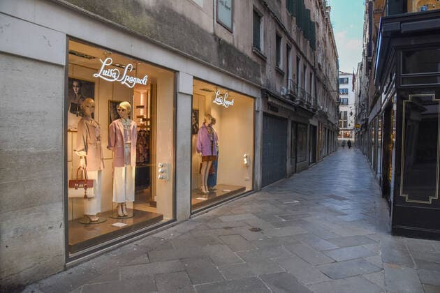 Coronavirus in Italien, Harter Lockdown in Venedig The deserted streets towards San Marco during Venice in the Red Zone, News in Venice, Italy, March 15, 2021 Editorial Usage Only  Copyright: xLiveMedia SimonexPiccirillix xIPAx