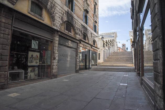 Coronavirus in Italien, Harter Lockdown in Venedig The Empty Rialto Bridge during Venice in the Red Zone, News in Venice, Italy, March 15, 2021 Editorial Usage Only  Copyright: xLiveMedia SimonexPiccirillix xIPAx