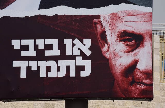Israel Präsidentschaftswahl, Wahlplakate in Jerusalem A portion of a billboard for the Blue and White Party?s leader Benny Gantz shows his rival Prime Minister Benjamin Netanyahu, and reads Or Bibi Forever in Jerusalem, on Monday, March 15, 2021. Netanyahu is facing his fourth re-election bid in two years when Israelis go to the polls on March 23.  JER2021031516 DEBBIExHILL